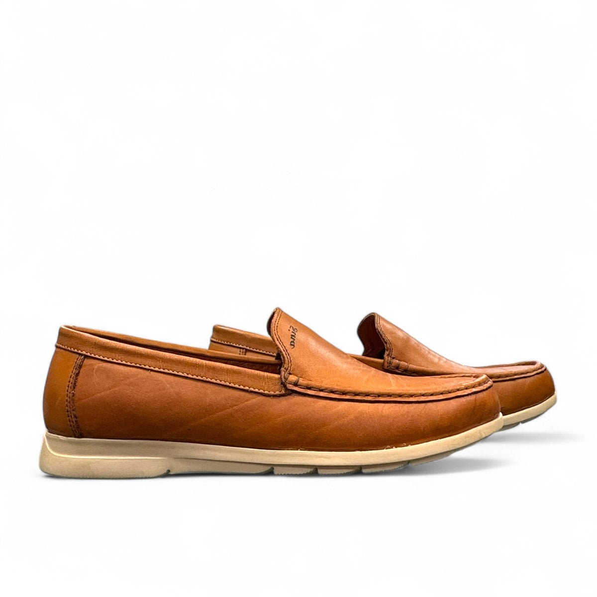 Sina Footwear Vanak light brown genuine leather loafers with handmade stitching and a durable rubber outsole. Photo of side views.
