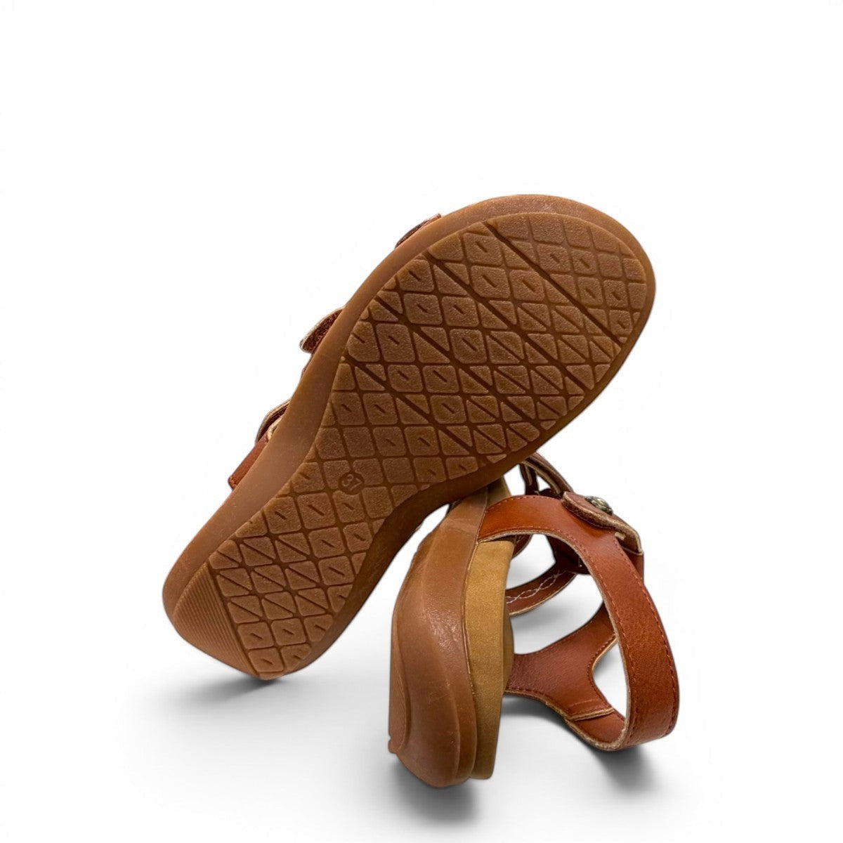 stefania S5028 brown triple-strap comfort sandals with adjustable hook-and-loop closures and decorative stitching.
photo of the bottom side
