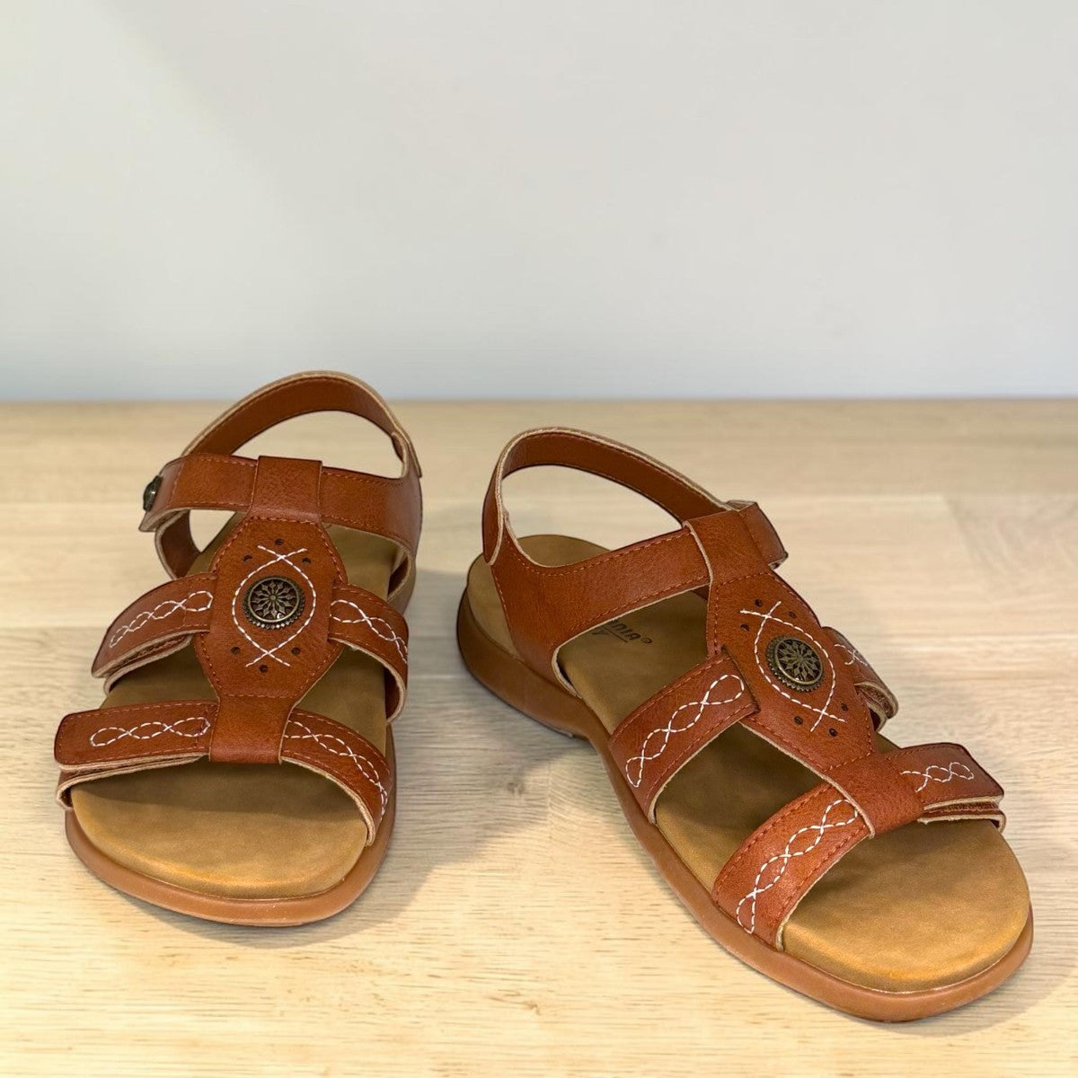 stefania S5028 brown triple-strap comfort sandals with adjustable hook-and-loop closures and decorative stitching.
photo of the front side