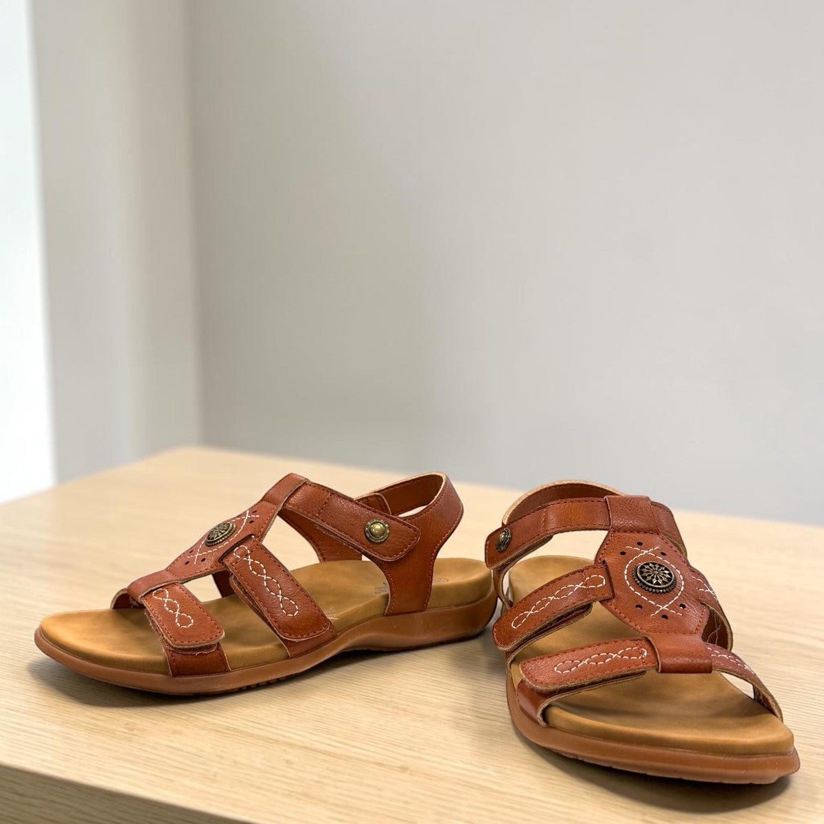 stefania S5028 brown triple-strap comfort sandals with adjustable hook-and-loop closures and decorative stitching.
photo of the front side