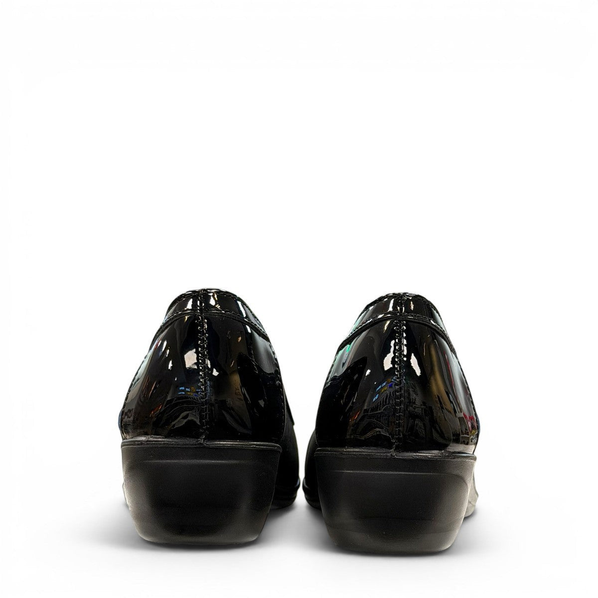 STEFANIA ballet flat in black and navy with a patent toe cap and low-profile wedge heel.
photo of the back side