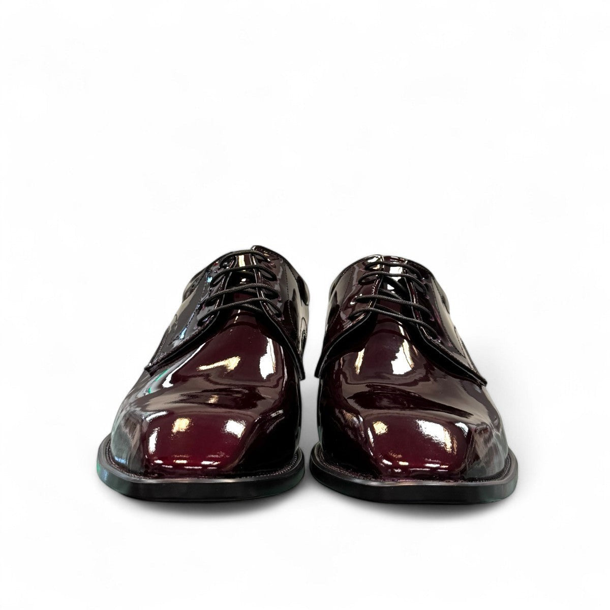 Sun Mahour red patent leather lace-up formal dress shoe with a polished finish and rubber outsole. Photo of front view 3.