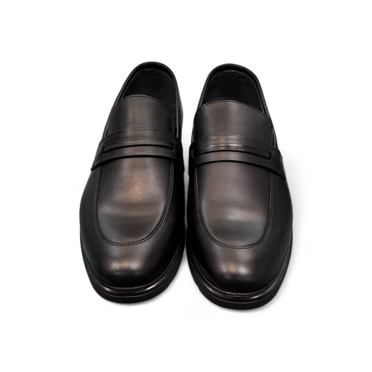 Sun Maku black leather loafer with a polished finish and durable rubber outsole for formal wear. Photo of front view 1.