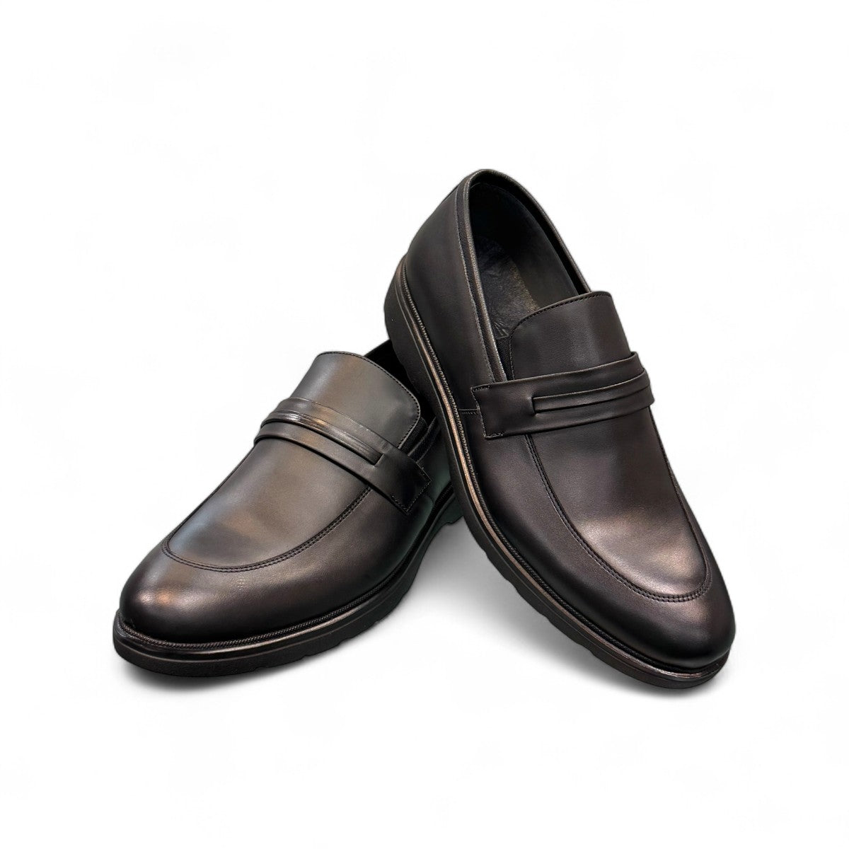 Sun Maku black leather loafer with a polished finish and durable rubber outsole for formal wear. Photo of upper view.