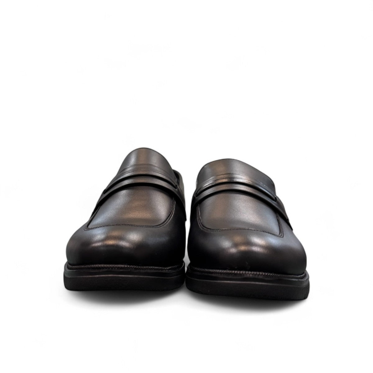 Sun Maku black leather loafer with a polished finish and durable rubber outsole for formal wear. Photo of front view 2.