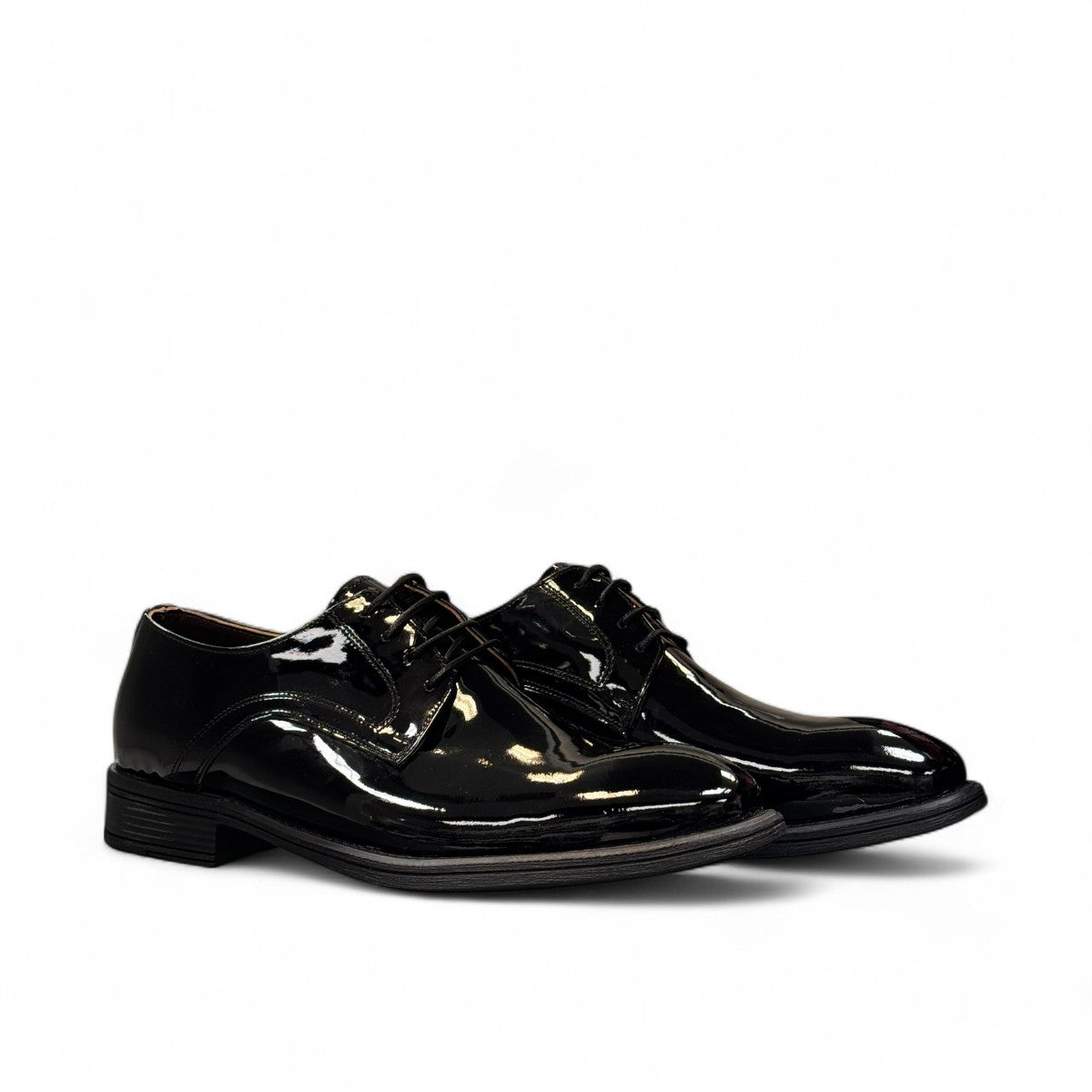 Sun Vali black patent leather lace-up dress shoe with refined stitching and durable rubber outsole. Photo of front view 1.