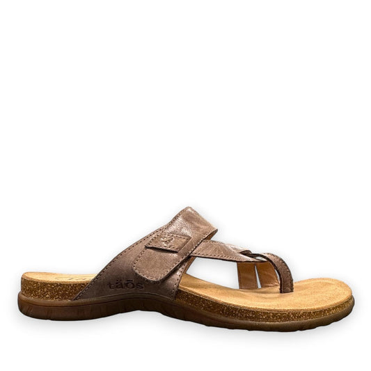 Toas perfect espresso brown leather thong sandals with suede foot bed and adjustable strap. Photo of inside side view.