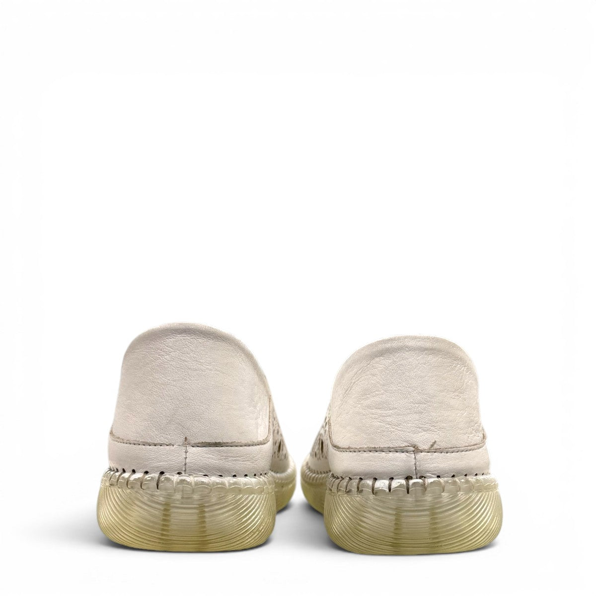 wonder-metadata-S5552 white leather slip-on shoe with intricate laser-cut patterns and a flexible cushioned sole.
photo of the back side