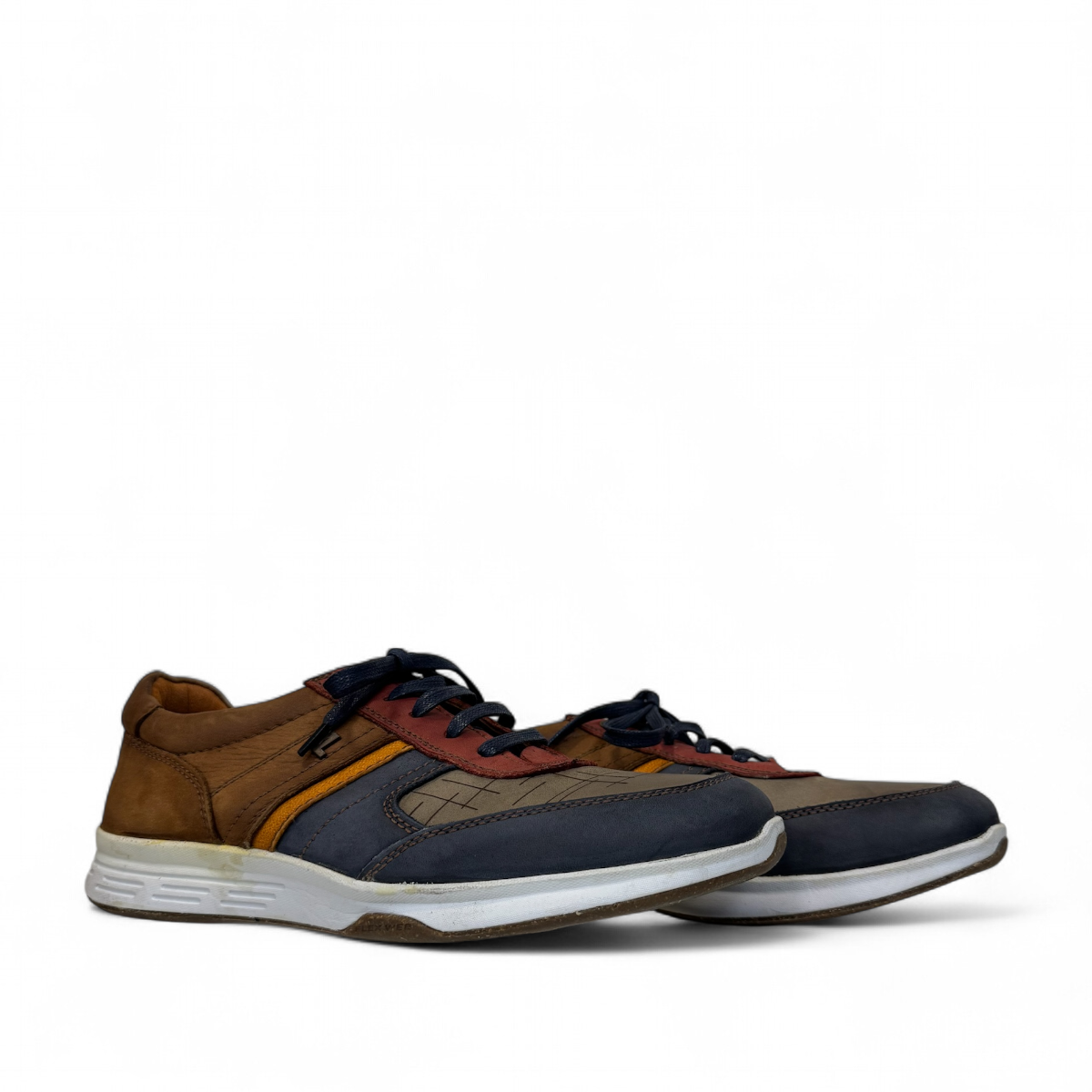 XL EVER LIFE JEYHOON leather sneakers in brown and navy with handmade stitching and rubber outsole. Photo of side views.