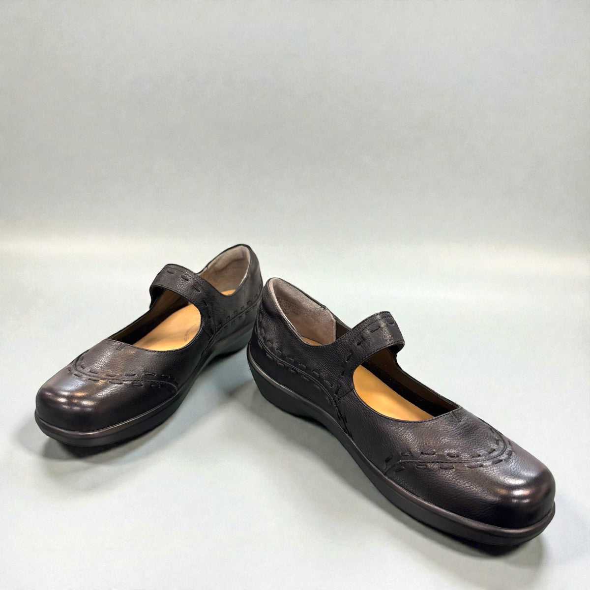 Ziera Gummibear black leather Mary Jane flats with arch support and adjustable strap.
photo of the front side